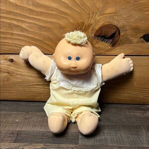 Cabbage Patch Doll Vintage 1978-1982 yellow tuft yarn hair blue eyes material Bo